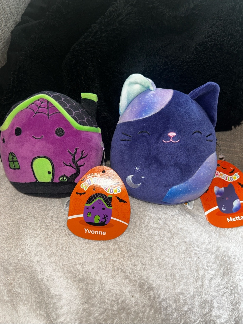 Squishmallows Purple Haunted House Yvonne & Galaxy Cat Metta